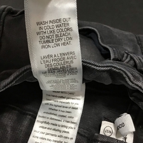 Good American Good Curve Crop Jeans in Black 075. - Picture 9 of 12